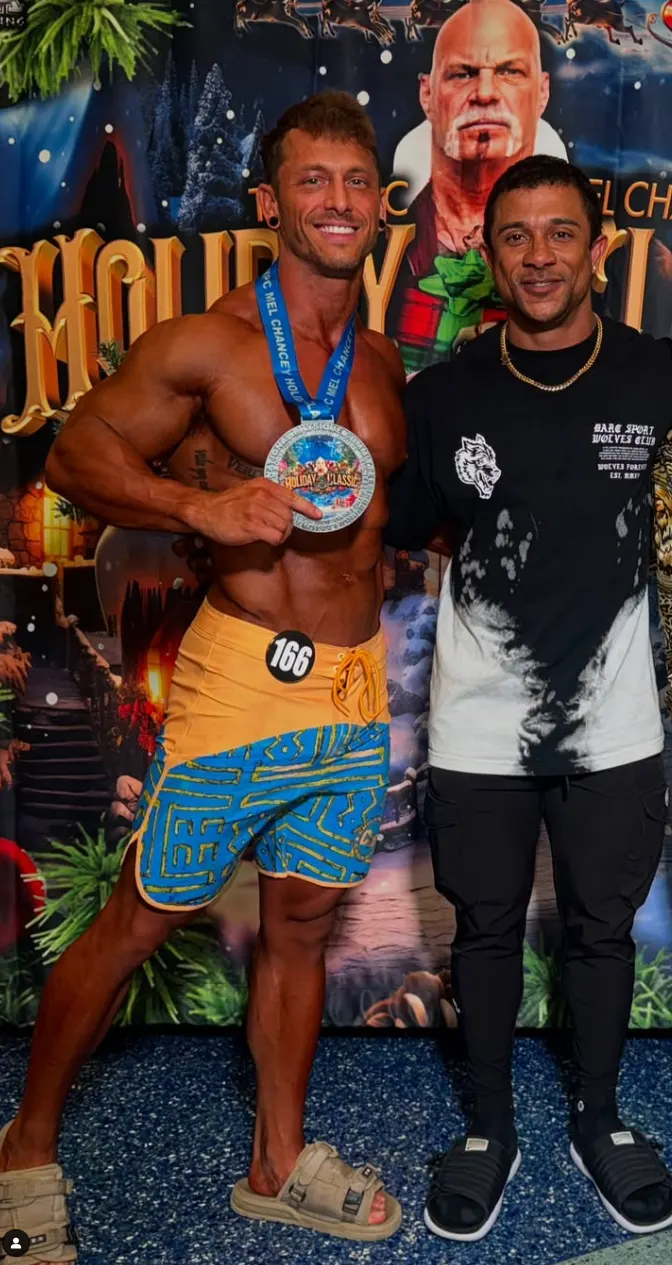 Jorge Luis Torres with a client at the Holiday Classic competition